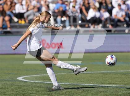 Thumbnail 2 in Farmington vs. Davis (UHSAA 6A Final) photogallery.