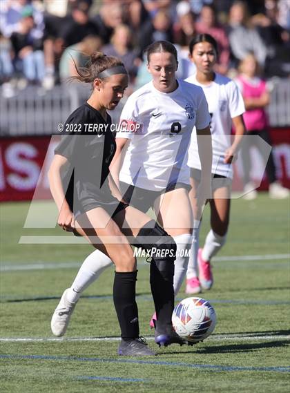 Thumbnail 2 in Farmington vs. Davis (UHSAA 6A Final) photogallery.