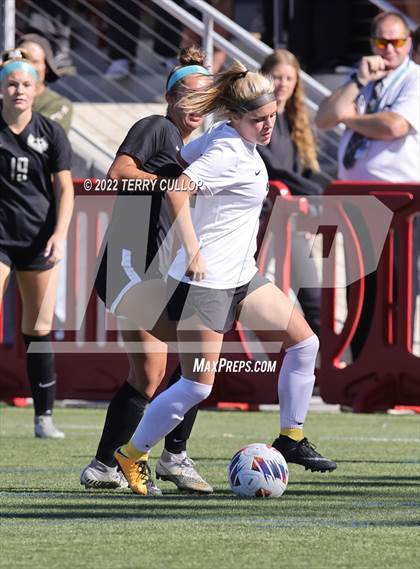 Thumbnail 1 in Farmington vs. Davis (UHSAA 6A Final) photogallery.