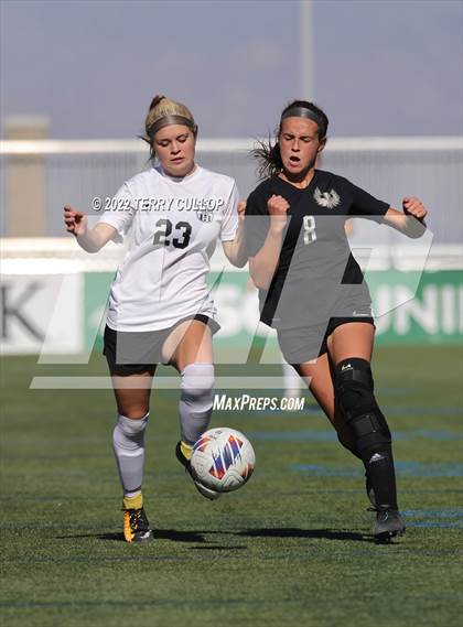 Thumbnail 2 in Farmington vs. Davis (UHSAA 6A Final) photogallery.