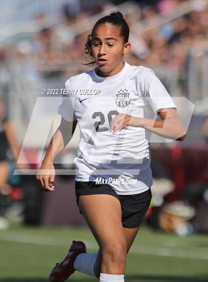 Thumbnail 1 in Farmington vs. Davis (UHSAA 6A Final) photogallery.