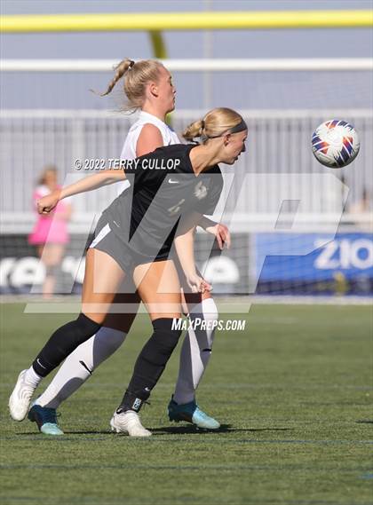 Thumbnail 2 in Farmington vs. Davis (UHSAA 6A Final) photogallery.