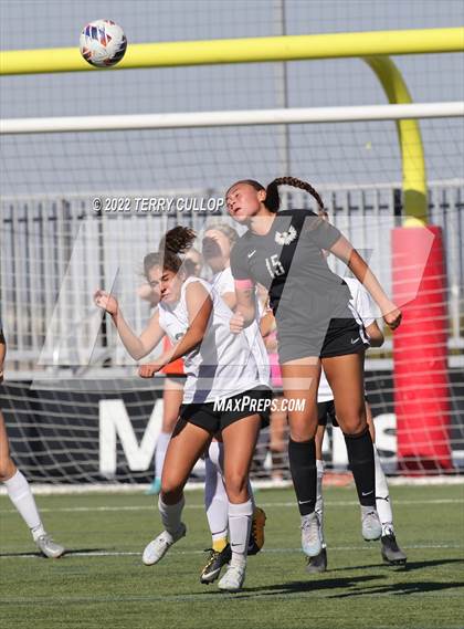 Thumbnail 1 in Farmington vs. Davis (UHSAA 6A Final) photogallery.