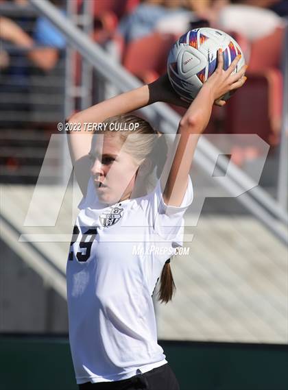 Thumbnail 2 in Farmington vs. Davis (UHSAA 6A Final) photogallery.