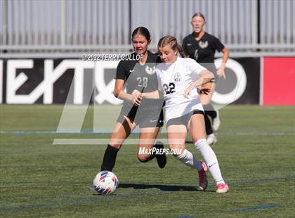 Thumbnail 2 in Farmington vs. Davis (UHSAA 6A Final) photogallery.