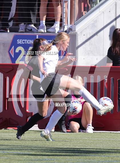 Thumbnail 2 in Farmington vs. Davis (UHSAA 6A Final) photogallery.