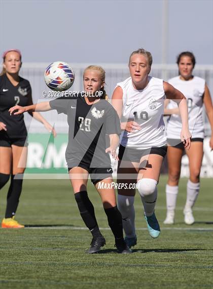 Thumbnail 1 in Farmington vs. Davis (UHSAA 6A Final) photogallery.