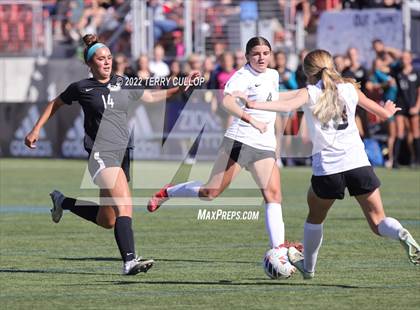 Thumbnail 3 in Farmington vs. Davis (UHSAA 6A Final) photogallery.