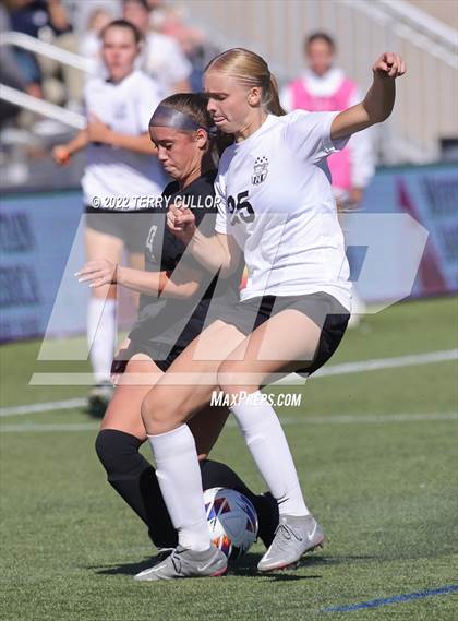 Thumbnail 2 in Farmington vs. Davis (UHSAA 6A Final) photogallery.