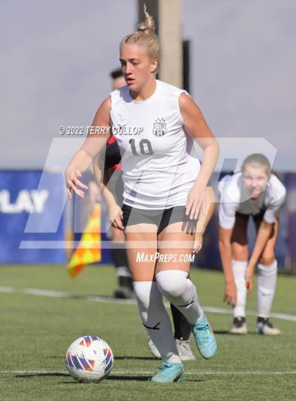 Thumbnail 3 in Farmington vs. Davis (UHSAA 6A Final) photogallery.