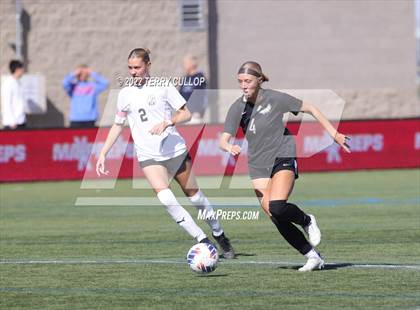 Thumbnail 3 in Farmington vs. Davis (UHSAA 6A Final) photogallery.