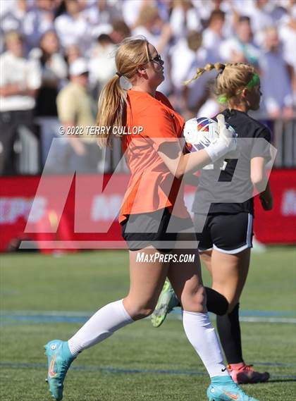 Thumbnail 2 in Farmington vs. Davis (UHSAA 6A Final) photogallery.