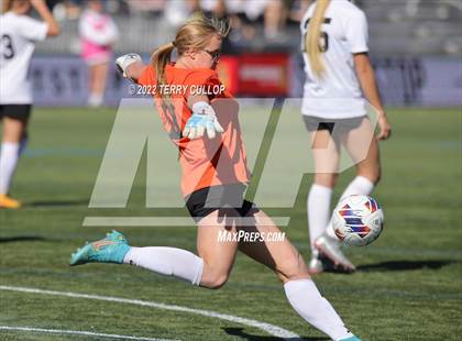Thumbnail 2 in Farmington vs. Davis (UHSAA 6A Final) photogallery.