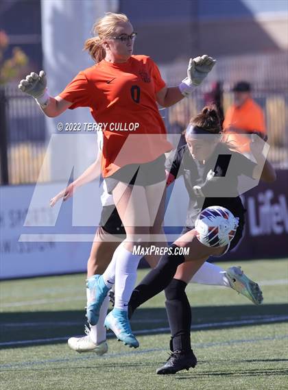 Thumbnail 2 in Farmington vs. Davis (UHSAA 6A Final) photogallery.