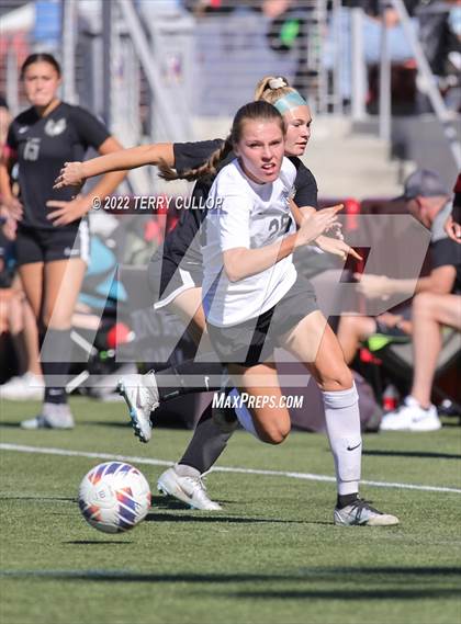 Thumbnail 3 in Farmington vs. Davis (UHSAA 6A Final) photogallery.