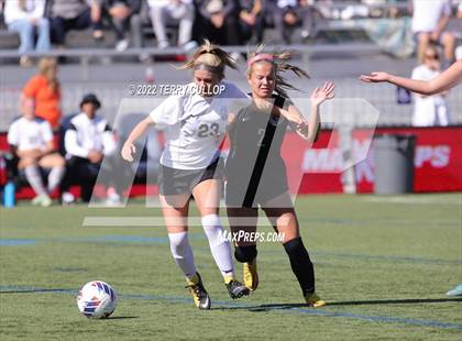 Thumbnail 2 in Farmington vs. Davis (UHSAA 6A Final) photogallery.