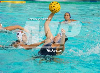 Thumbnail 3 in Newport Harbor vs Oaks Christian (Bill Barnett Holiday Cup) photogallery.
