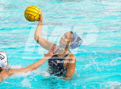 Thumbnail 3 in Newport Harbor vs Oaks Christian (Bill Barnett Holiday Cup) photogallery.