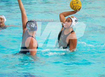 Thumbnail 2 in Newport Harbor vs Oaks Christian (Bill Barnett Holiday Cup) photogallery.