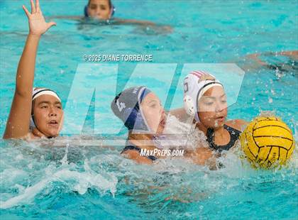 Thumbnail 3 in Newport Harbor vs Oaks Christian (Bill Barnett Holiday Cup) photogallery.
