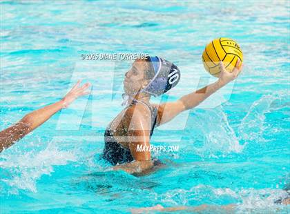 Thumbnail 2 in Newport Harbor vs Oaks Christian (Bill Barnett Holiday Cup) photogallery.