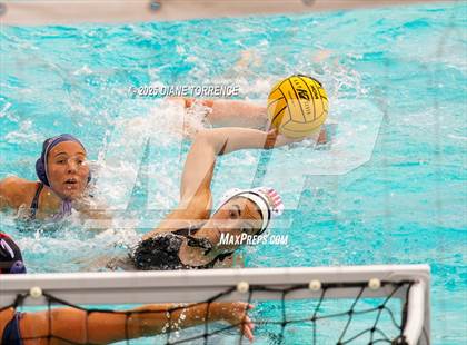 Thumbnail 2 in Newport Harbor vs Oaks Christian (Bill Barnett Holiday Cup) photogallery.