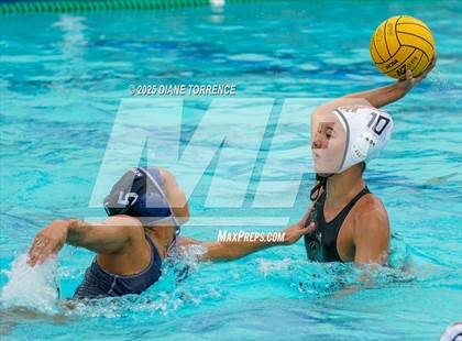 Thumbnail 3 in Newport Harbor vs Oaks Christian (Bill Barnett Holiday Cup) photogallery.