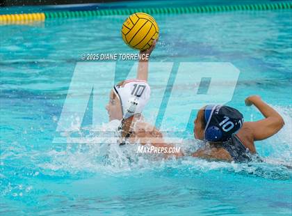 Thumbnail 2 in Newport Harbor vs Oaks Christian (Bill Barnett Holiday Cup) photogallery.
