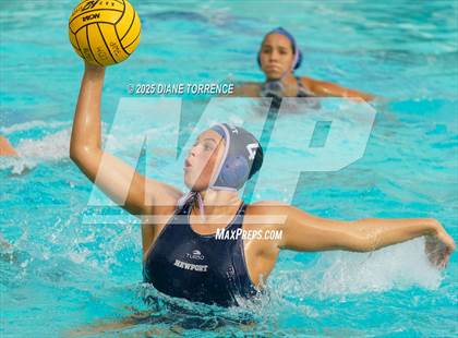 Thumbnail 1 in Newport Harbor vs Oaks Christian (Bill Barnett Holiday Cup) photogallery.