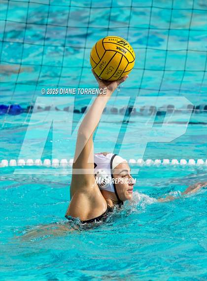 Thumbnail 2 in Newport Harbor vs Oaks Christian (Bill Barnett Holiday Cup) photogallery.