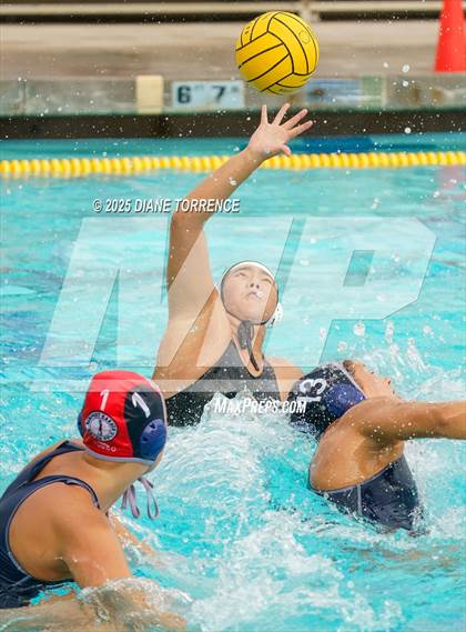 Thumbnail 3 in Newport Harbor vs Oaks Christian (Bill Barnett Holiday Cup) photogallery.