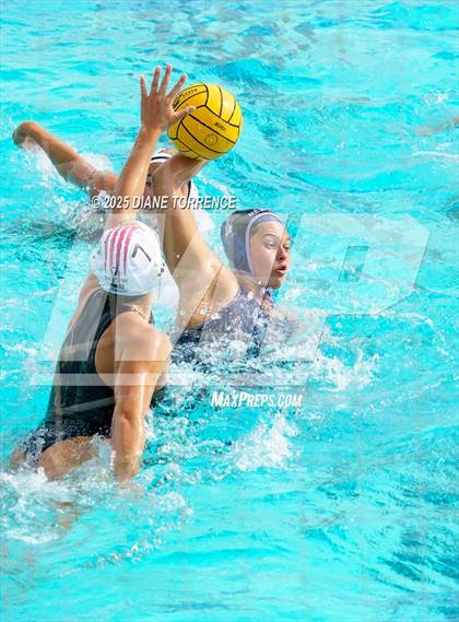 Thumbnail 3 in Newport Harbor vs Oaks Christian (Bill Barnett Holiday Cup) photogallery.