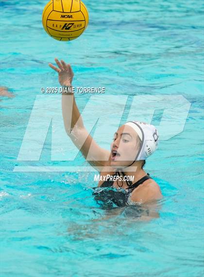 Thumbnail 3 in Newport Harbor vs Oaks Christian (Bill Barnett Holiday Cup) photogallery.