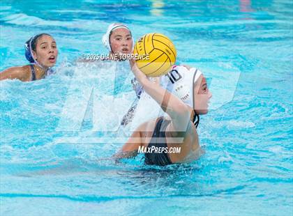 Thumbnail 2 in Newport Harbor vs Oaks Christian (Bill Barnett Holiday Cup) photogallery.