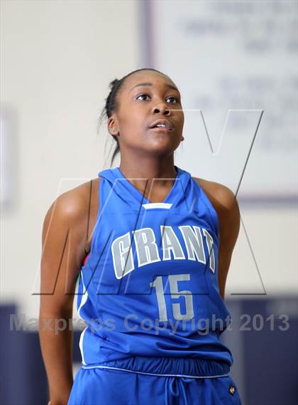 Thumbnail 2 in Grant vs. Glencoe (Nike Interstate Shootout) photogallery.