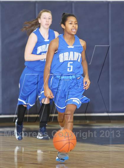 Thumbnail 1 in Grant vs. Glencoe (Nike Interstate Shootout) photogallery.