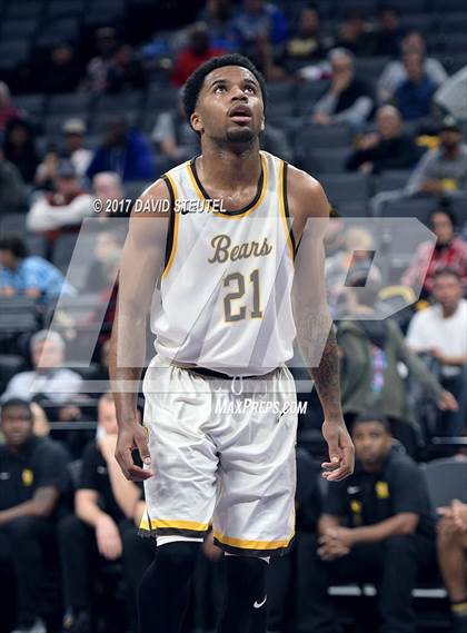 Thumbnail 2 in Villa Park vs. Mission (CIF State D3 Final) photogallery.