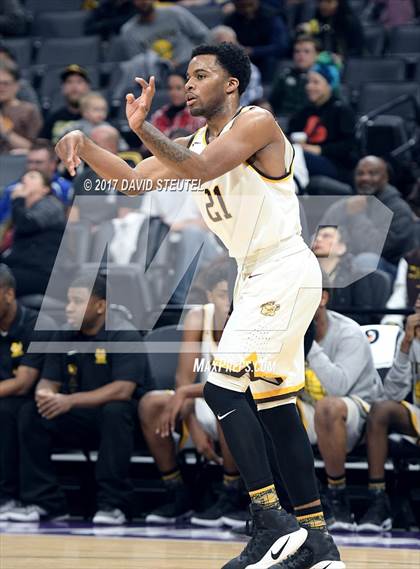 Thumbnail 2 in Villa Park vs. Mission (CIF State D3 Final) photogallery.