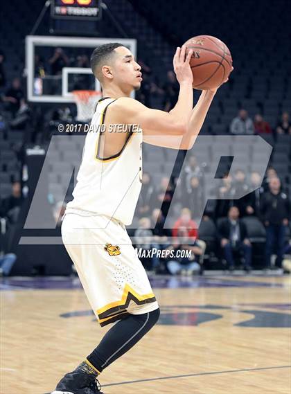 Thumbnail 2 in Villa Park vs. Mission (CIF State D3 Final) photogallery.