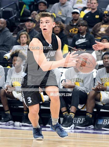 Thumbnail 2 in Villa Park vs. Mission (CIF State D3 Final) photogallery.