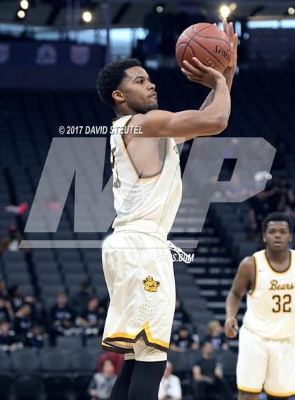 Thumbnail 2 in Villa Park vs. Mission (CIF State D3 Final) photogallery.