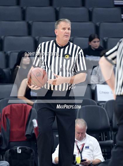 Thumbnail 2 in Villa Park vs. Mission (CIF State D3 Final) photogallery.