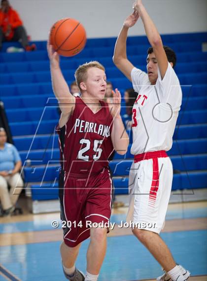 Thumbnail 3 in Pearland vs. Taft (McDonald's Texas Invitational) photogallery.