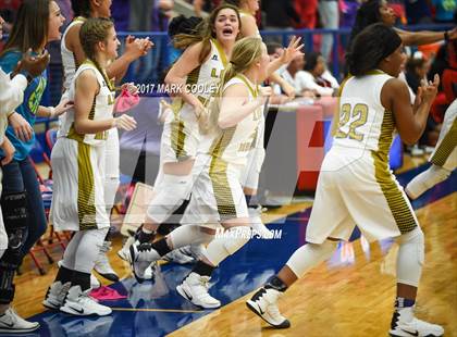 Thumbnail 2 in Hitchcock vs. Buffalo (UIL 3A Regional Semifinal) photogallery.