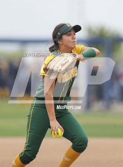 Thumbnail 3 in Hanford vs. Kingsburg (CIF CS D2 Final) photogallery.