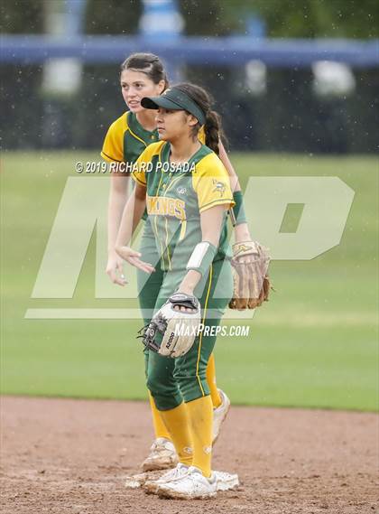 Thumbnail 2 in Hanford vs. Kingsburg (CIF CS D2 Final) photogallery.