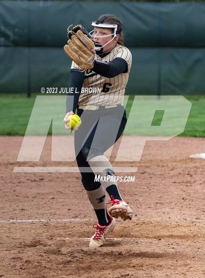 Thumbnail 3 in Noblesville vs Castle (Carmel Invite) photogallery.