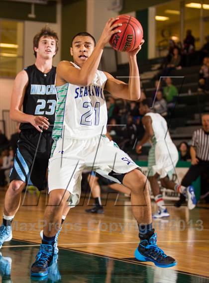 Thumbnail 1 in Centreville vs South Lakes (Wakefield Holiday Tournament) photogallery.