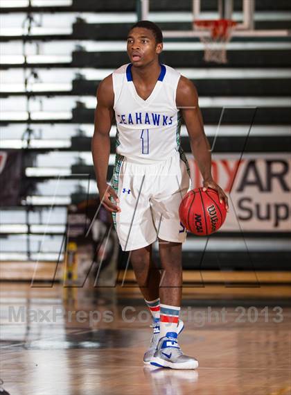 Thumbnail 3 in Centreville vs South Lakes (Wakefield Holiday Tournament) photogallery.