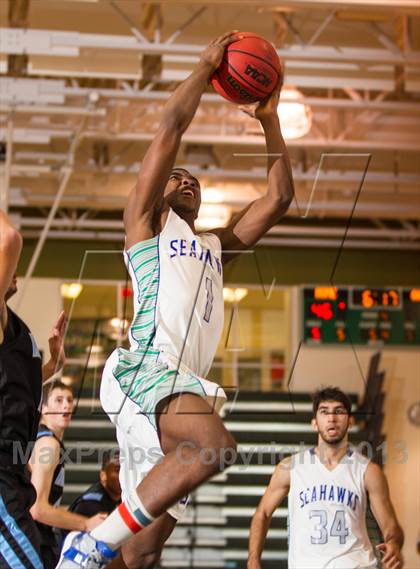 Thumbnail 2 in Centreville vs South Lakes (Wakefield Holiday Tournament) photogallery.